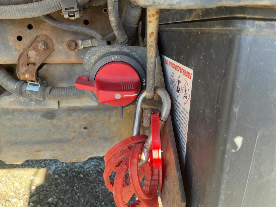 Photo '22' of Hino Dutro XZU417R Tipper