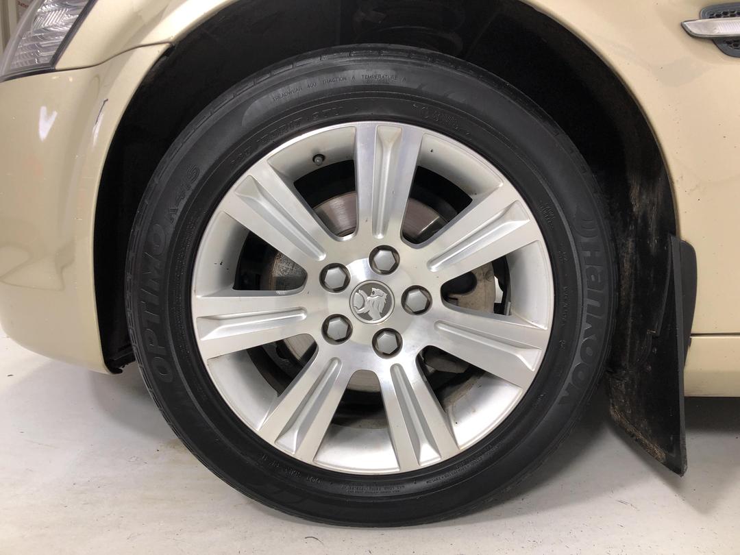 Photo '10' of Holden Commodore