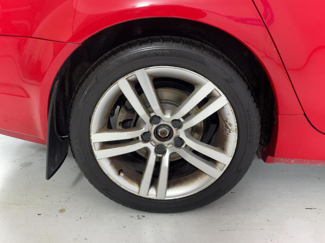Photo '12' of Holden Commodore