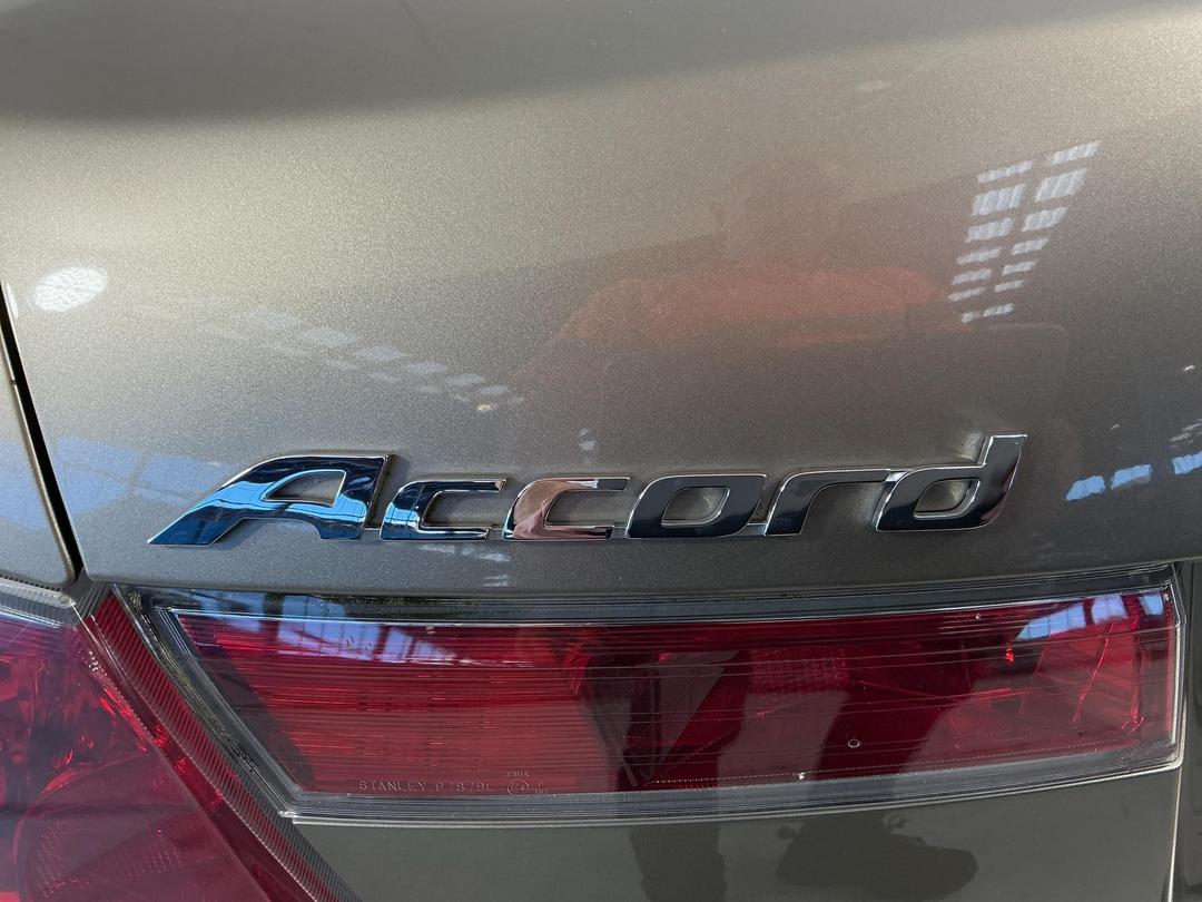 Photo '29' of Honda Accord