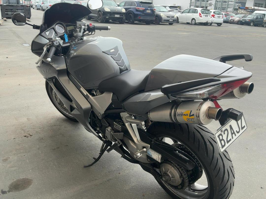 Photo '3' of Honda VFR 800 Photo '3' of Honda VFR 800