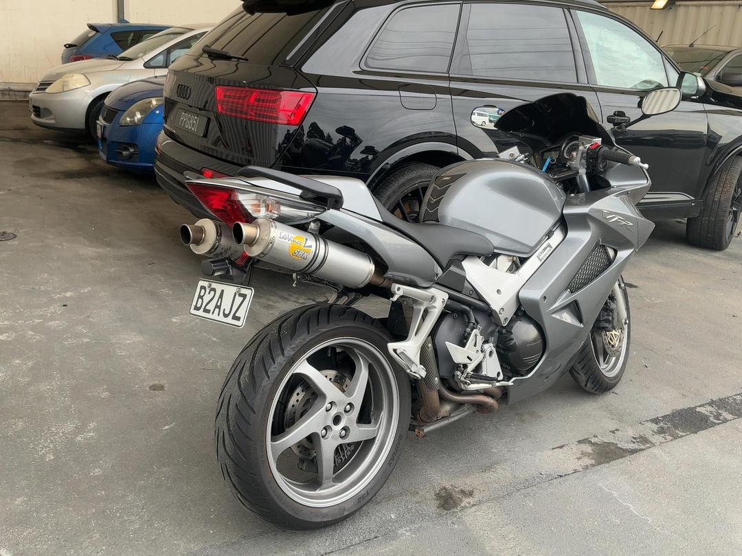 Photo '4' of Honda VFR 800 Photo '4' of Honda VFR 800