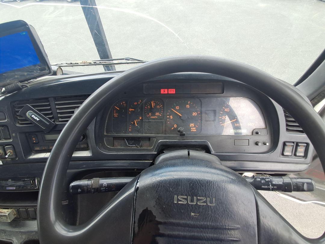 Photo '13' of Isuzu CYZ 400 GIGA Cab Chassis/Crane