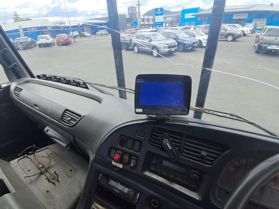 Photo '14' of Isuzu CYZ 400 GIGA Cab Chassis/Crane