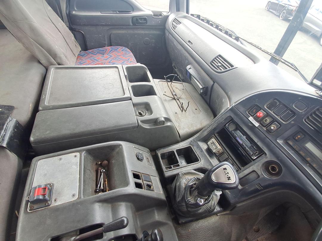 Photo '15' of Isuzu CYZ 400 GIGA Cab Chassis/Crane