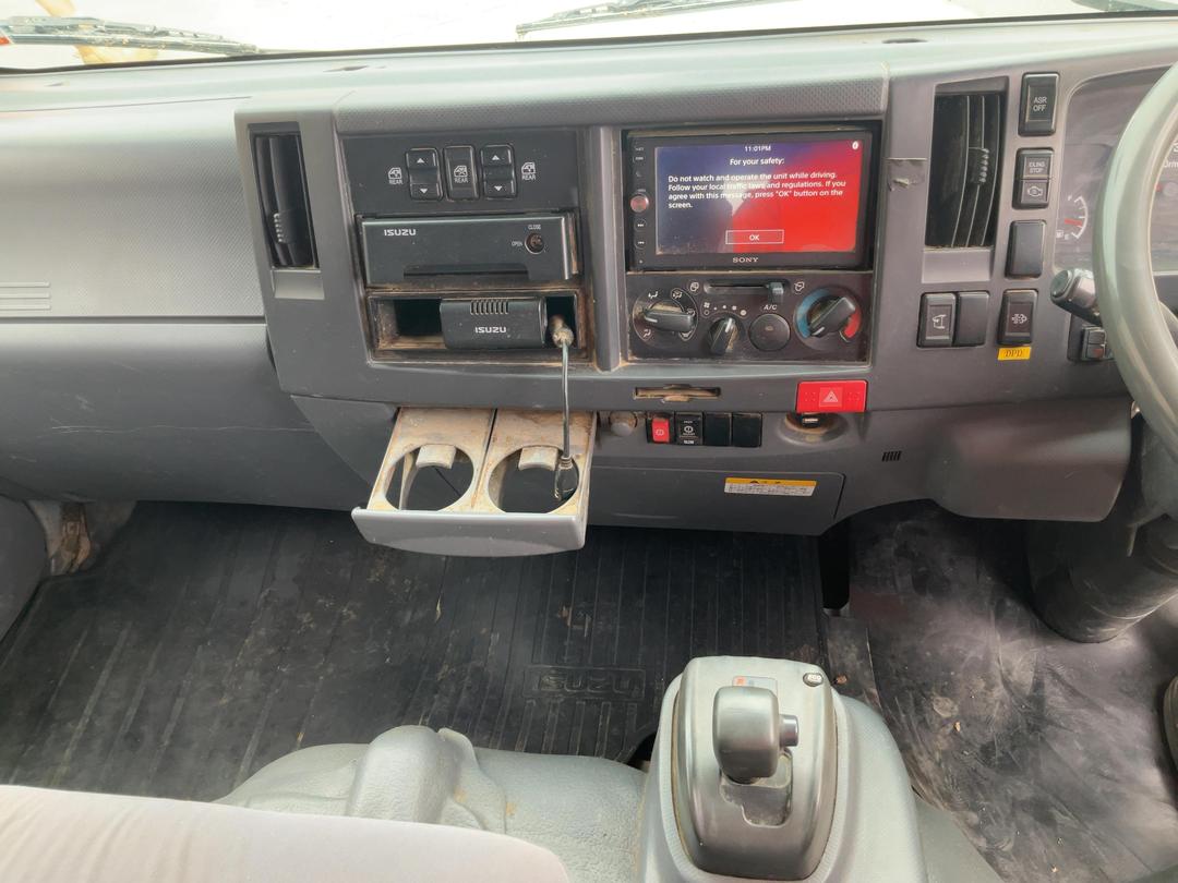 Photo '28' of Isuzu ELF NPR85AR Double Cab - Flat Deck