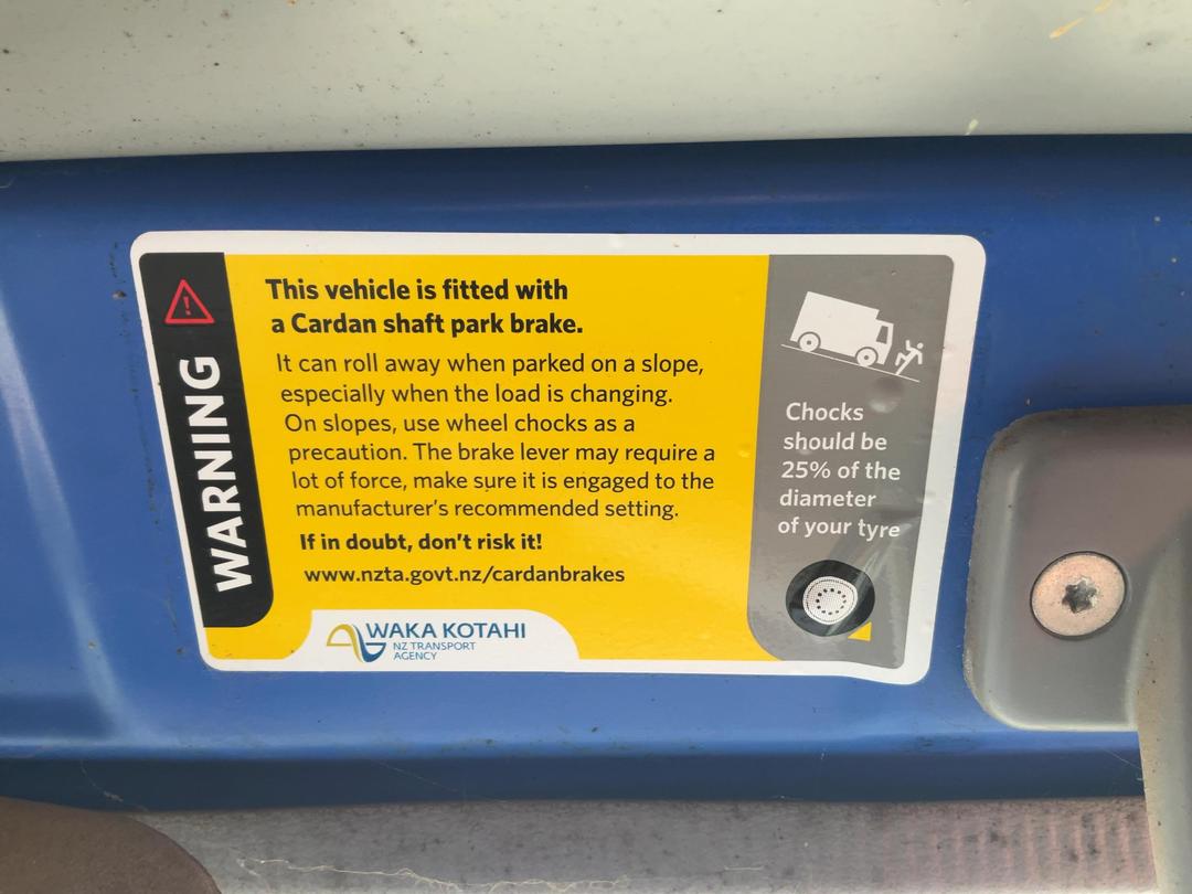 Photo '35' of Isuzu ELF NPR85AR Double Cab - Flat Deck