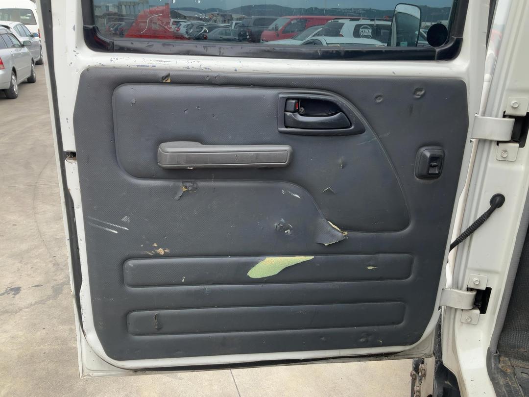 Photo '30' of Isuzu ELF NPR85AR Double Cab - Flat Deck