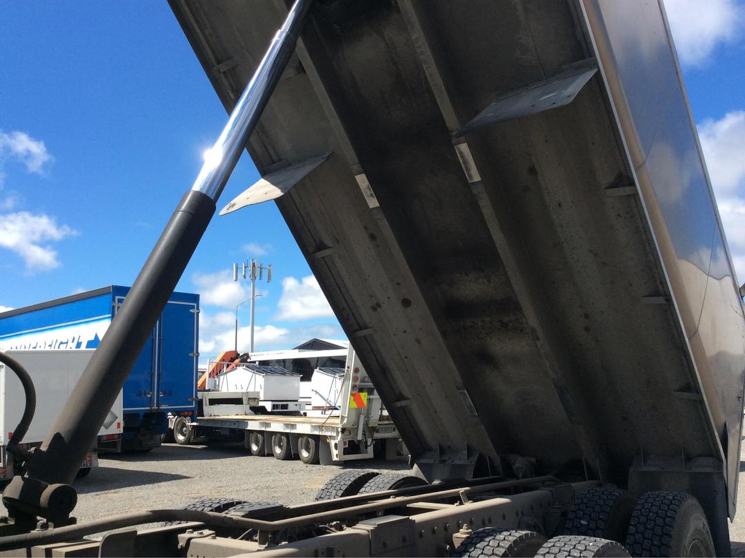 Photo '10' of Kenworth T404 Tipper