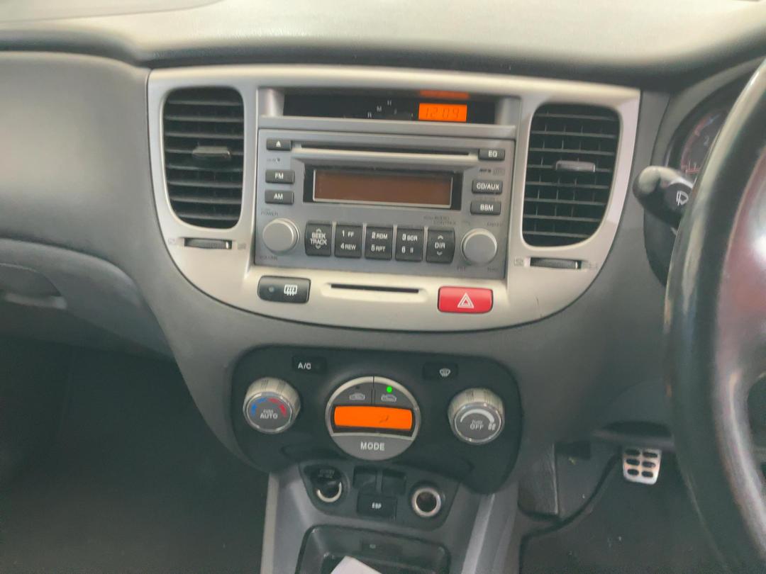 Photo '8' of KIA RIO