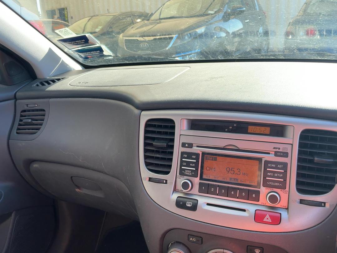 Photo '18' of KIA RIO Photo '18' of KIA RIO