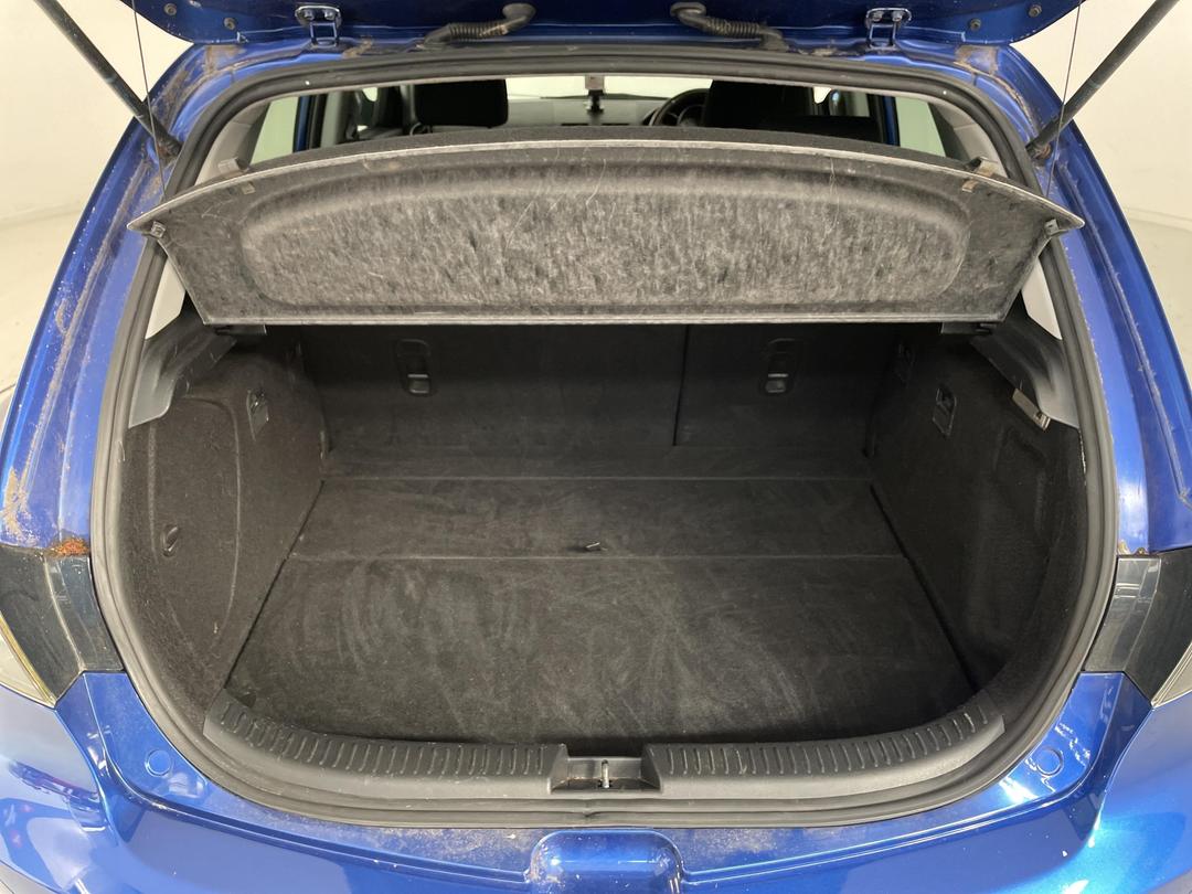 Photo '14' of Mazda Axela