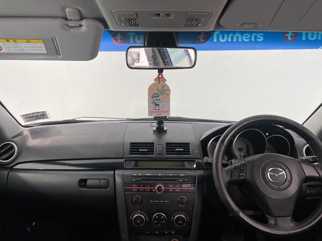 Photo '17' of Mazda Axela