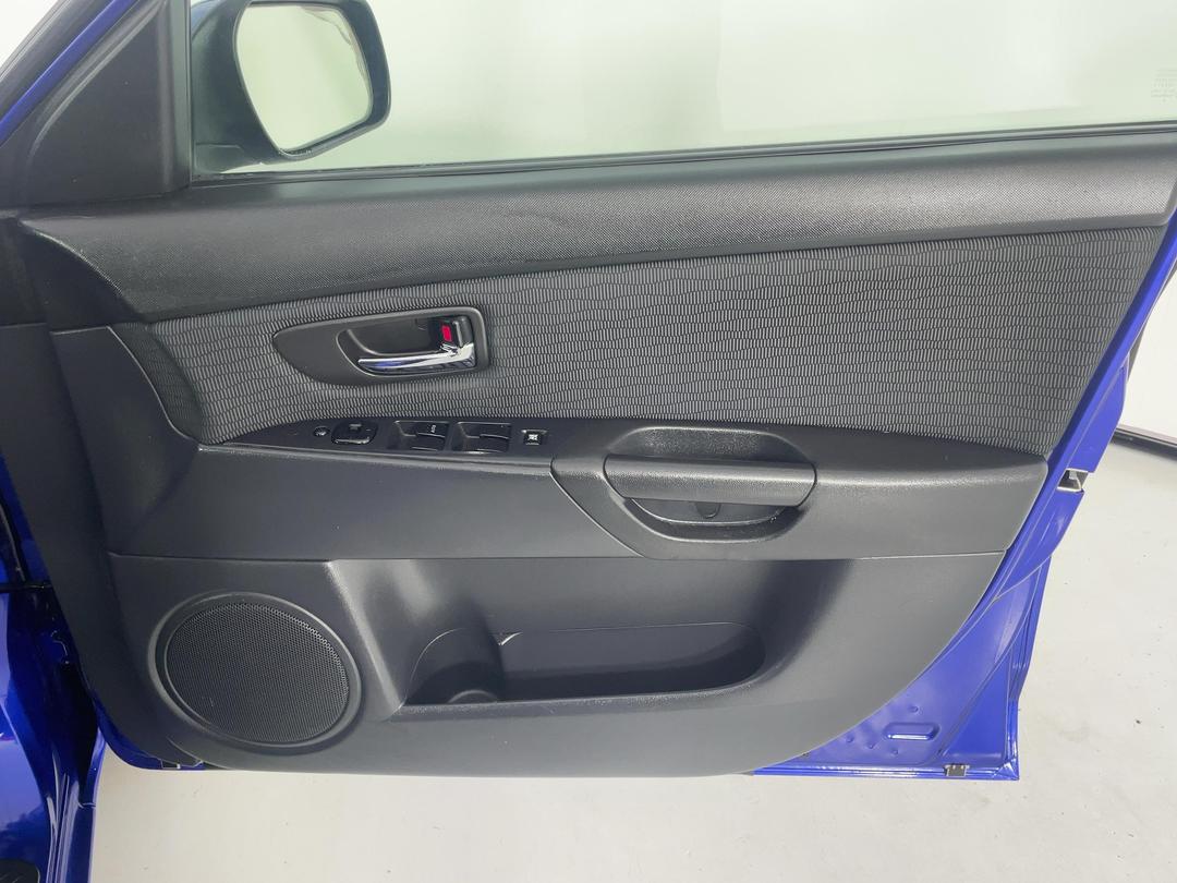 Photo '15' of Mazda Axela