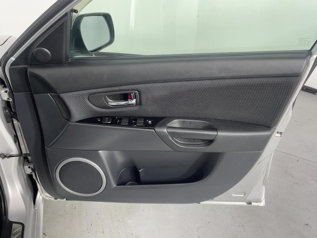 Photo '15' of Mazda Axela