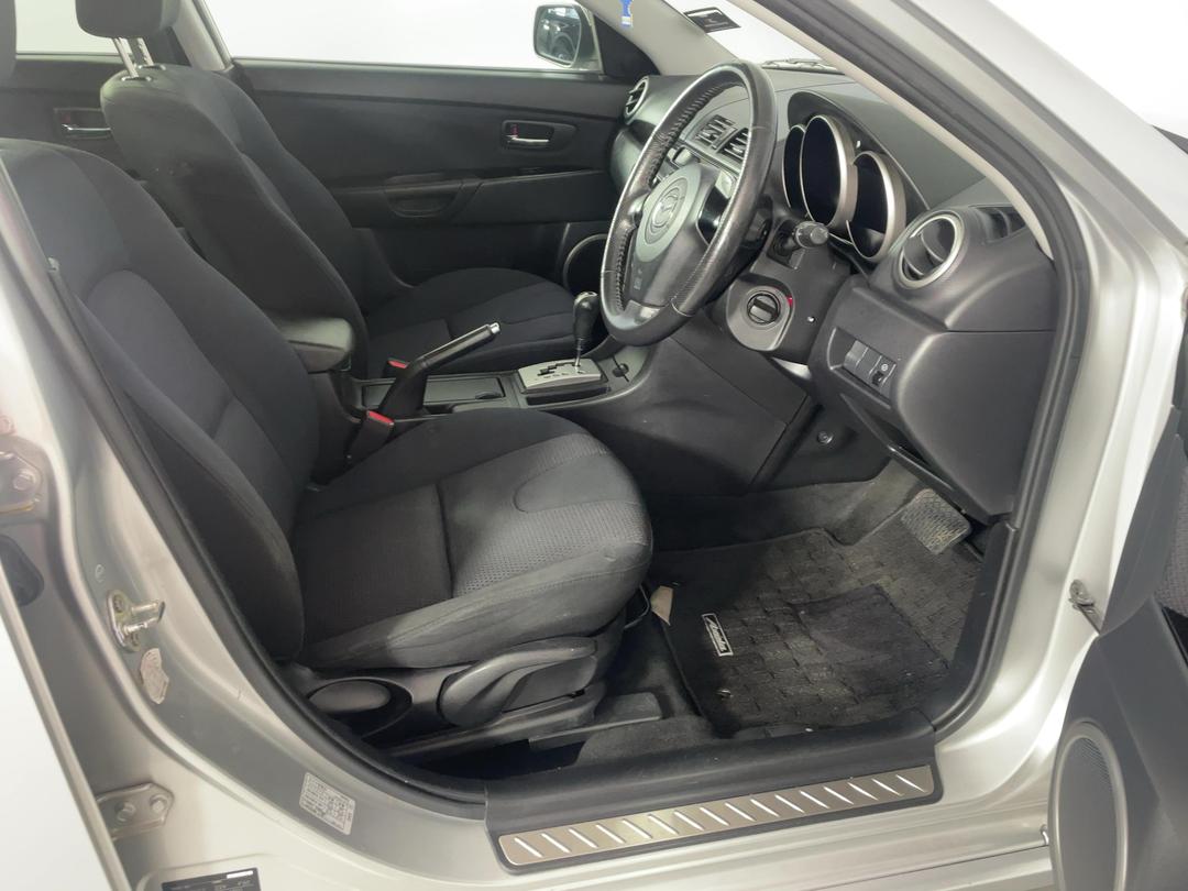 Photo '16' of Mazda Axela