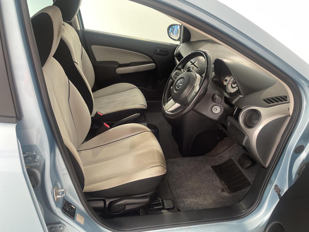 Photo '16' of Mazda Demio