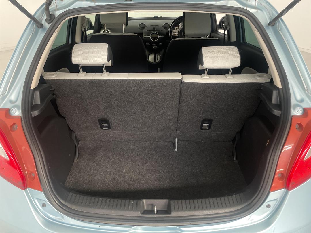 Photo '14' of Mazda Demio