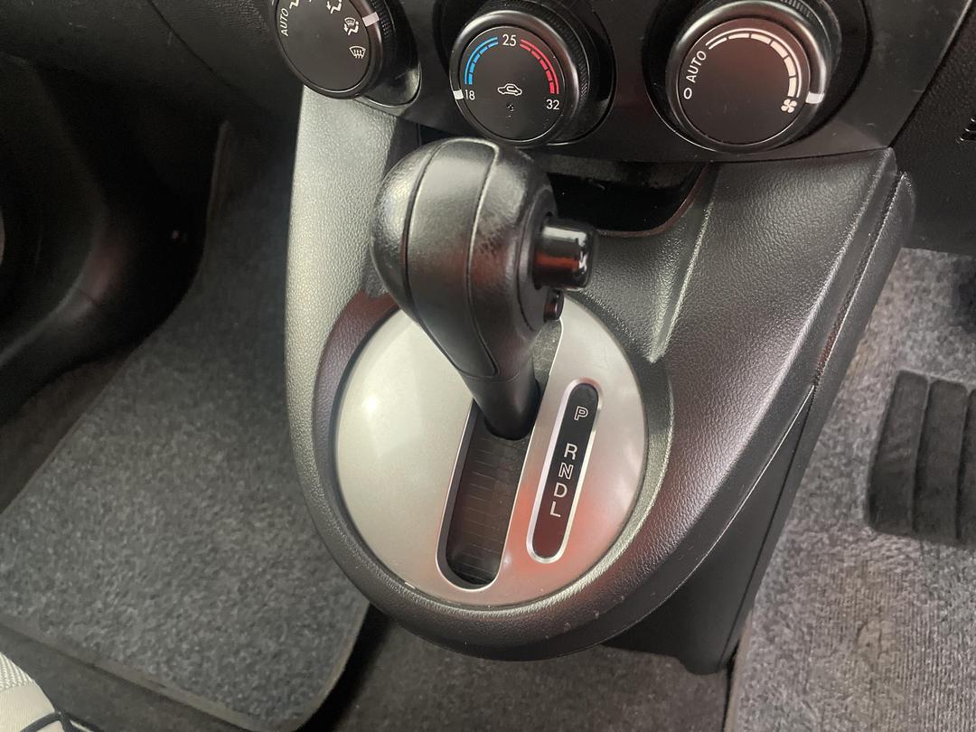 Photo '27' of Mazda Demio