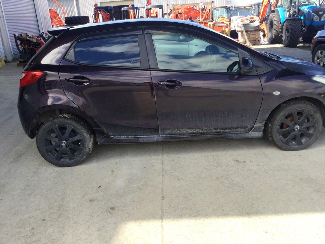 Photo '8' of Mazda Demio