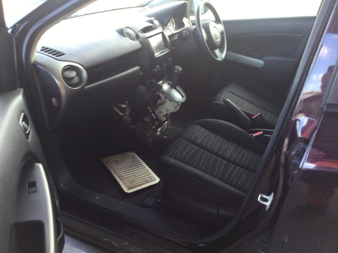 Photo '23' of Mazda Demio