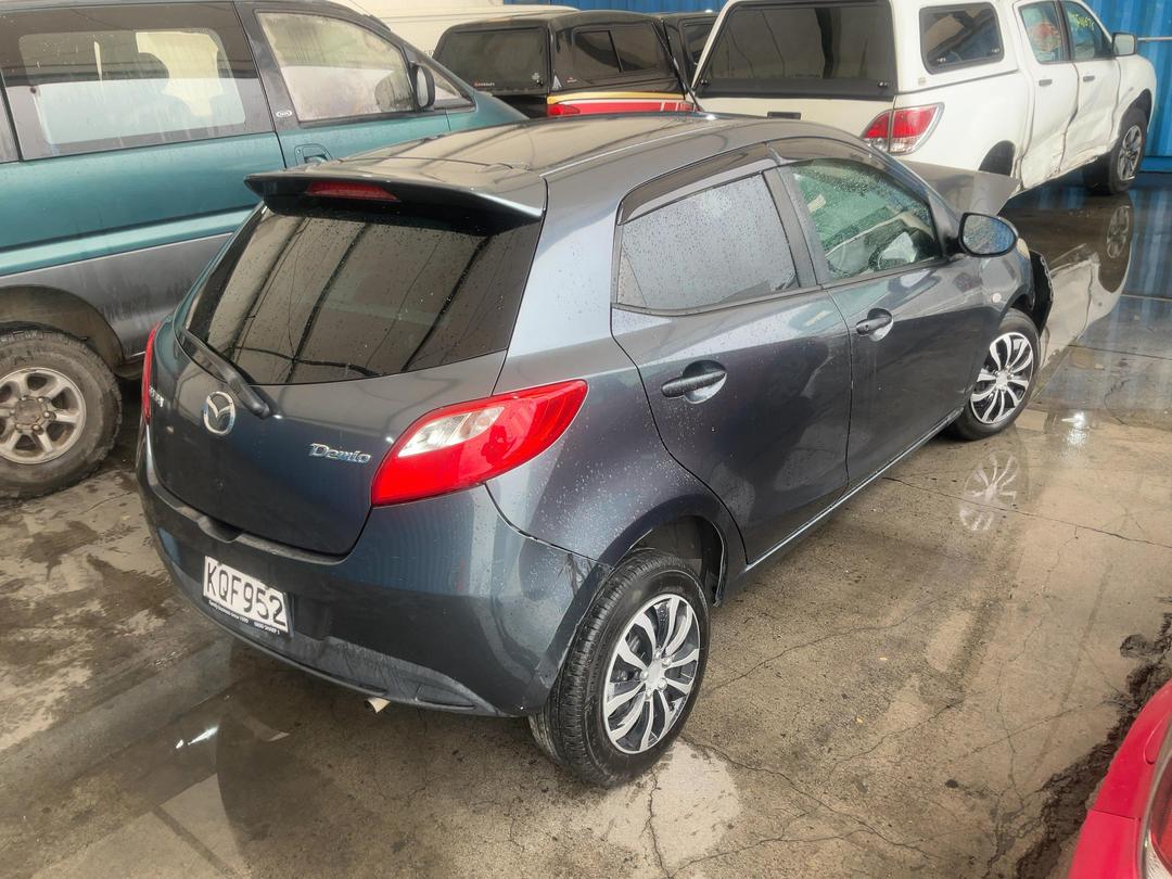 Photo '12' of Mazda Demio