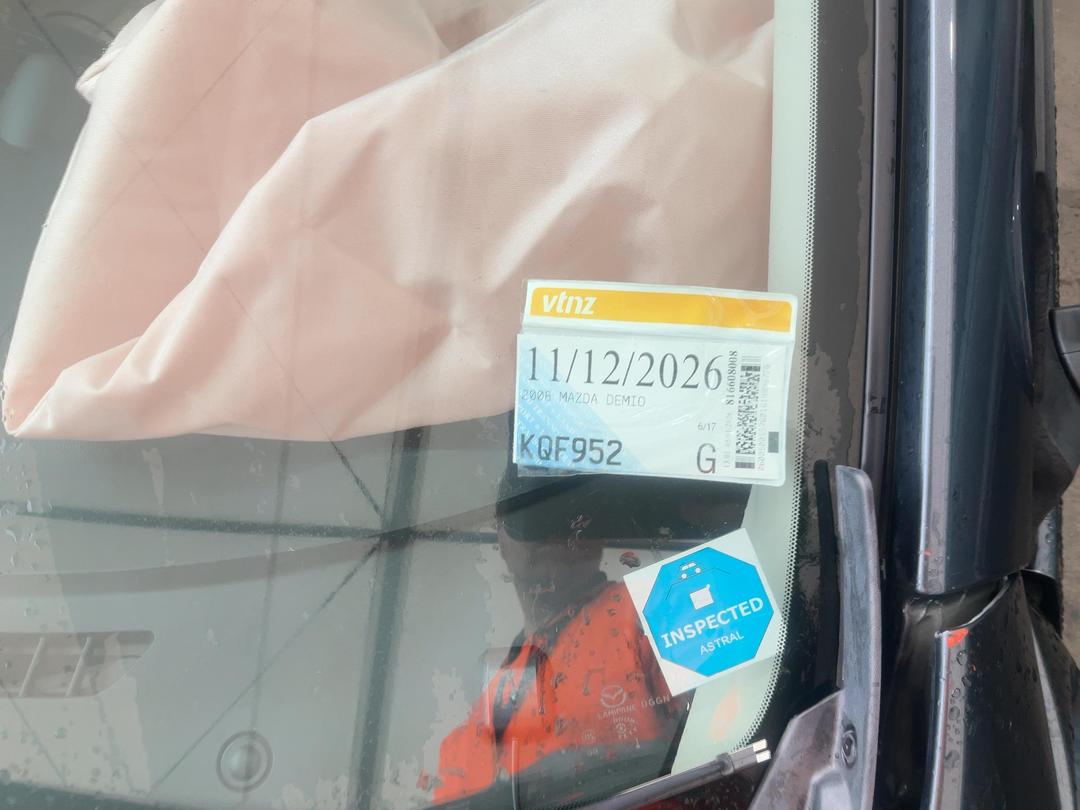 Photo '24' of Mazda Demio