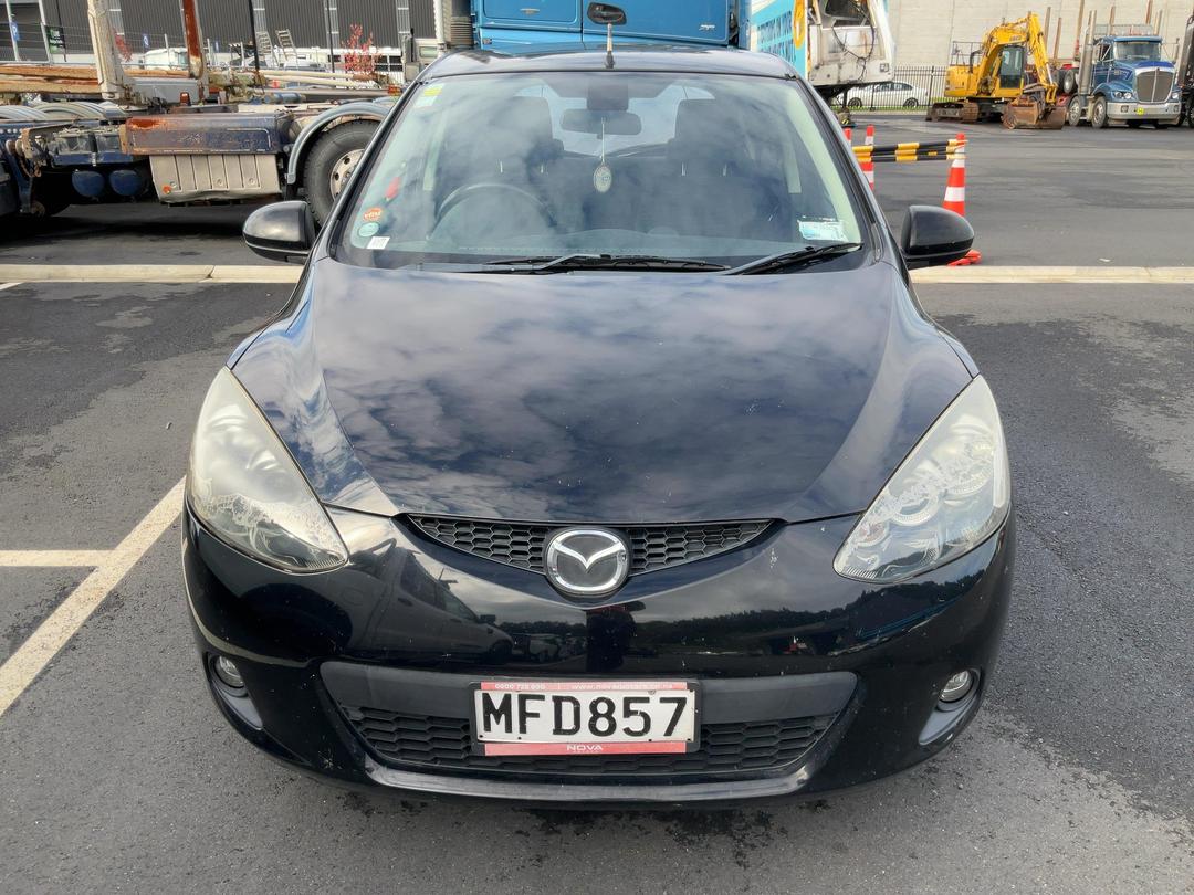 Photo '2' of Mazda Demio