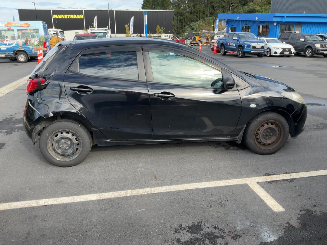 Photo '8' of Mazda Demio