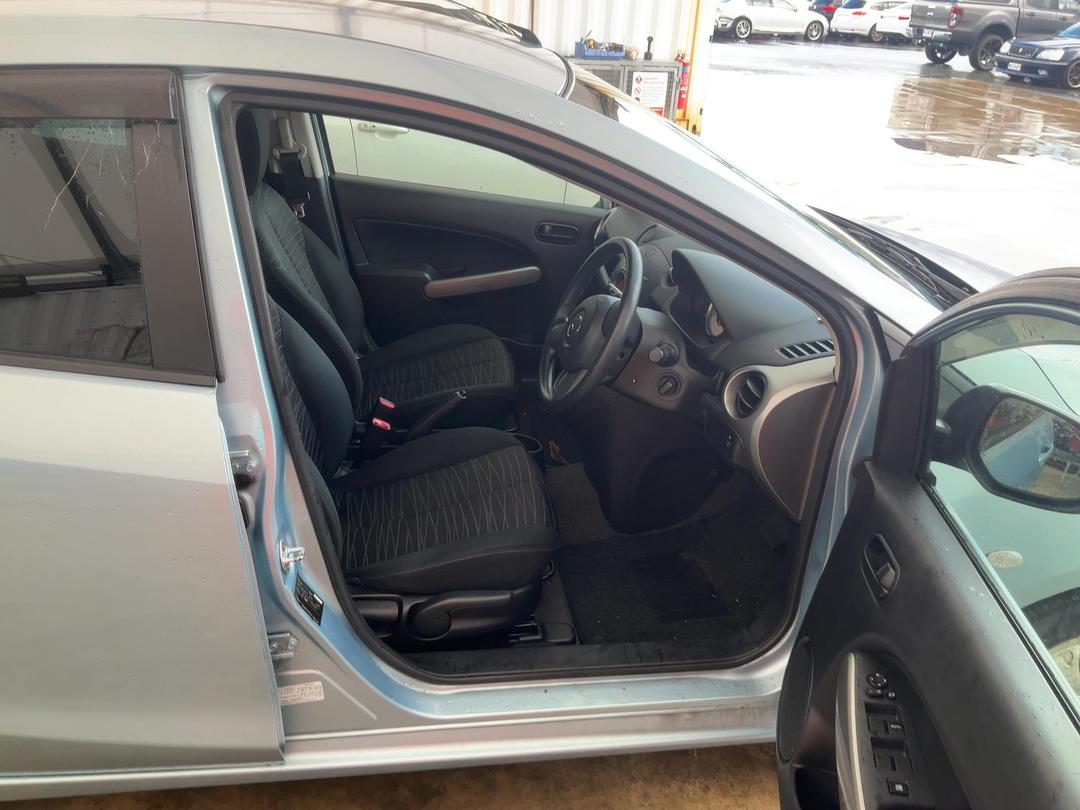 Photo '7' of Mazda Demio