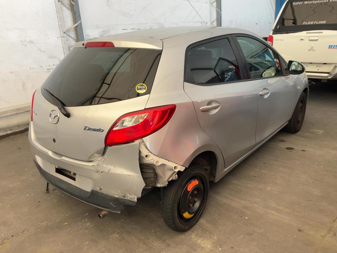 Photo '18' of Mazda Demio