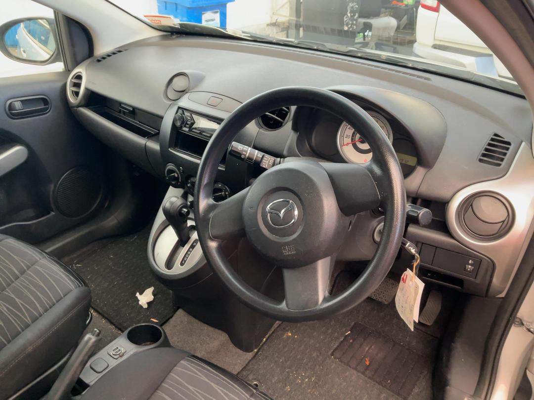 Photo '23' of Mazda Demio