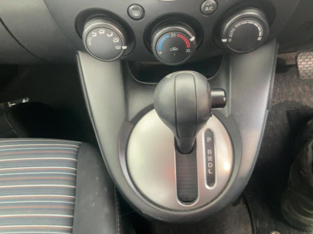 Photo '15' of Mazda Demio Photo '15' of Mazda Demio