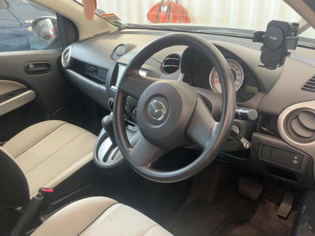 Photo '12' of Mazda Demio Photo '12' of Mazda Demio