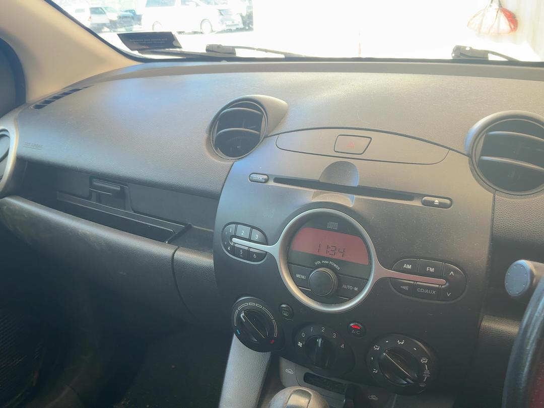Photo '16' of Mazda Demio Photo '16' of Mazda Demio
