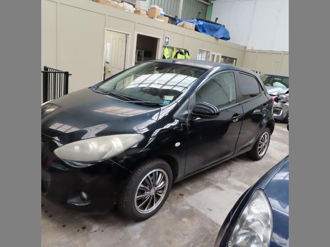 Photo '2' of Mazda Demio Photo '2' of Mazda Demio