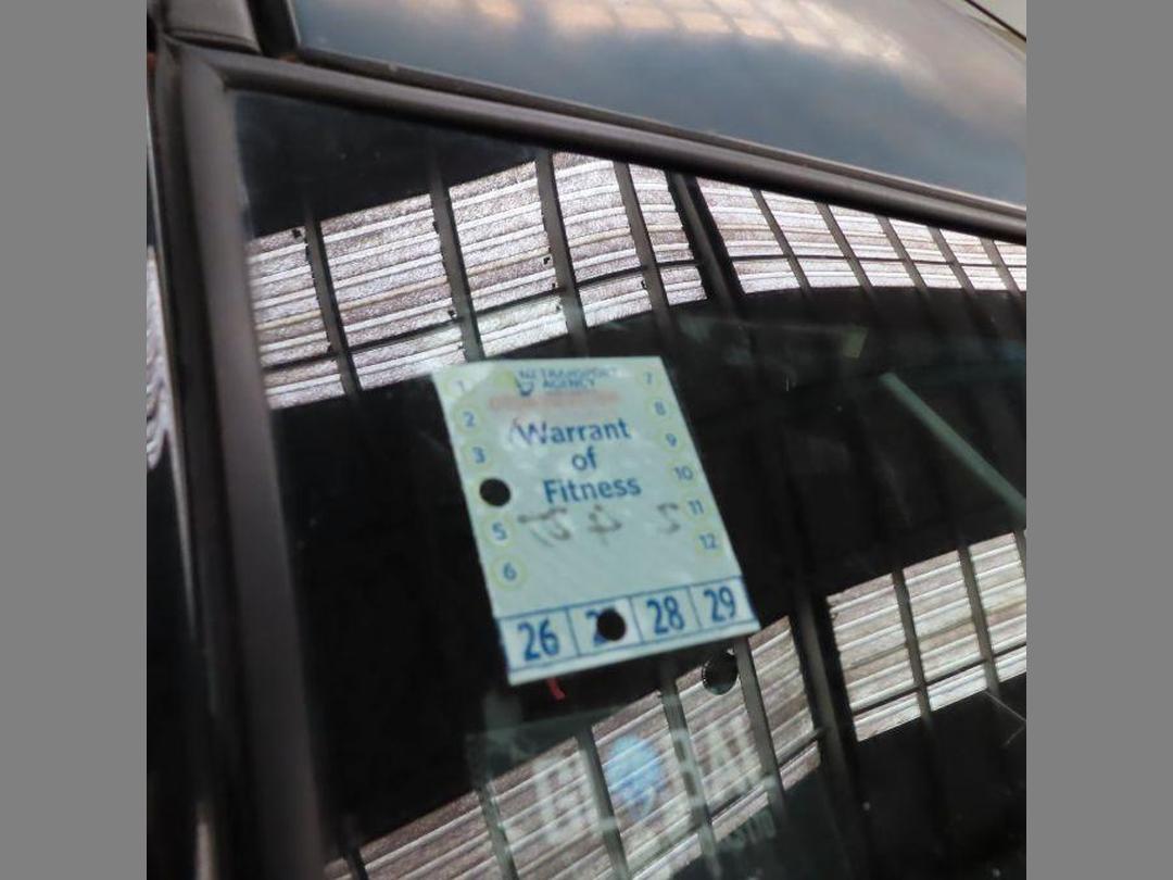 Photo '5' of Mazda Demio Photo '5' of Mazda Demio