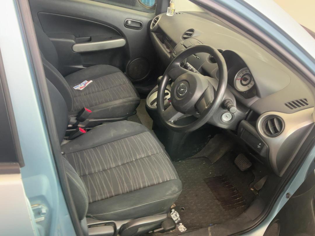 Photo '20' of Mazda Demio Photo '20' of Mazda Demio