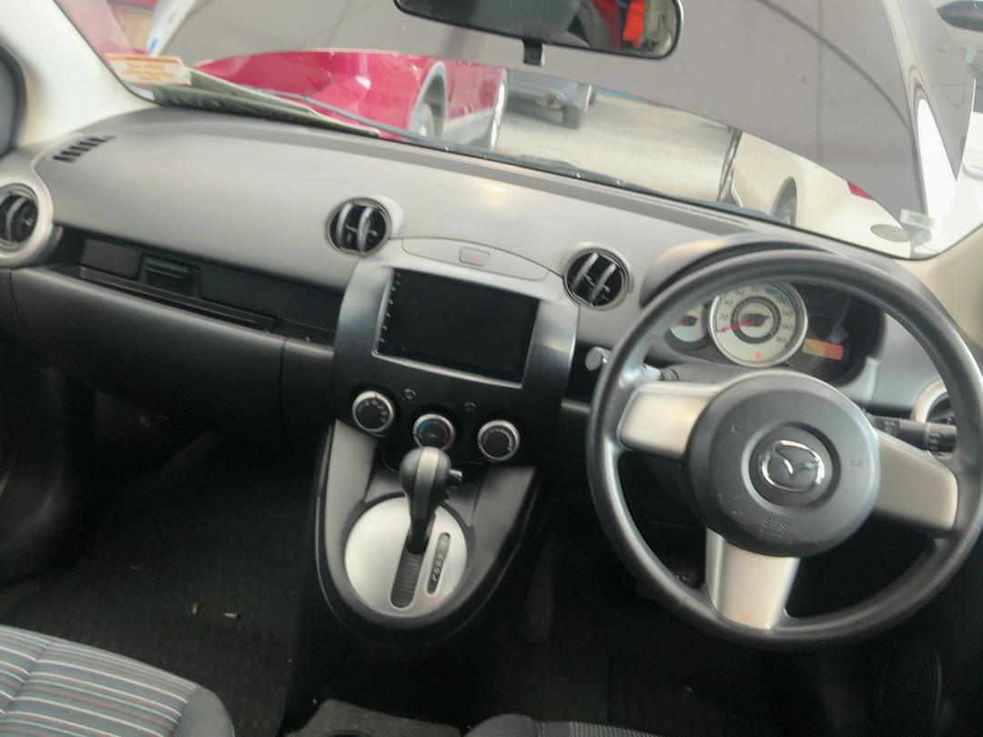 Photo '22' of Mazda Demio Photo '22' of Mazda Demio
