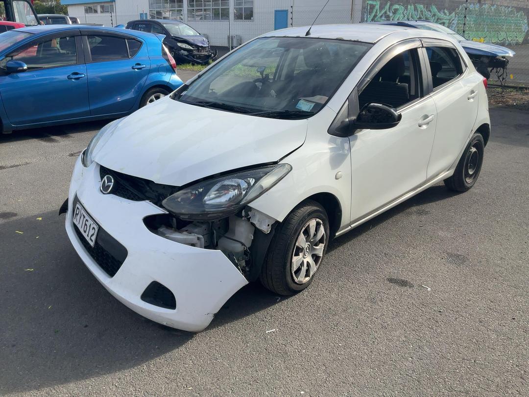 Photo '4' of Mazda Demio Photo '4' of Mazda Demio