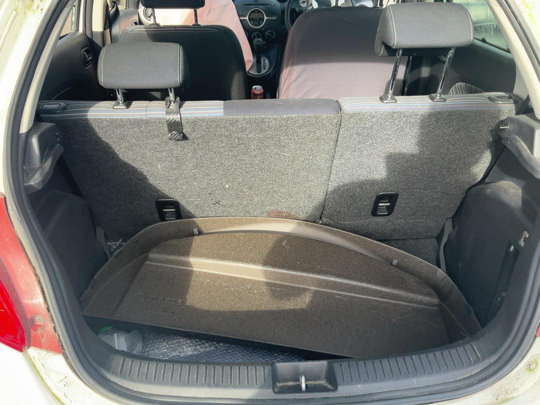 Photo '16' of Mazda Demio Photo '16' of Mazda Demio