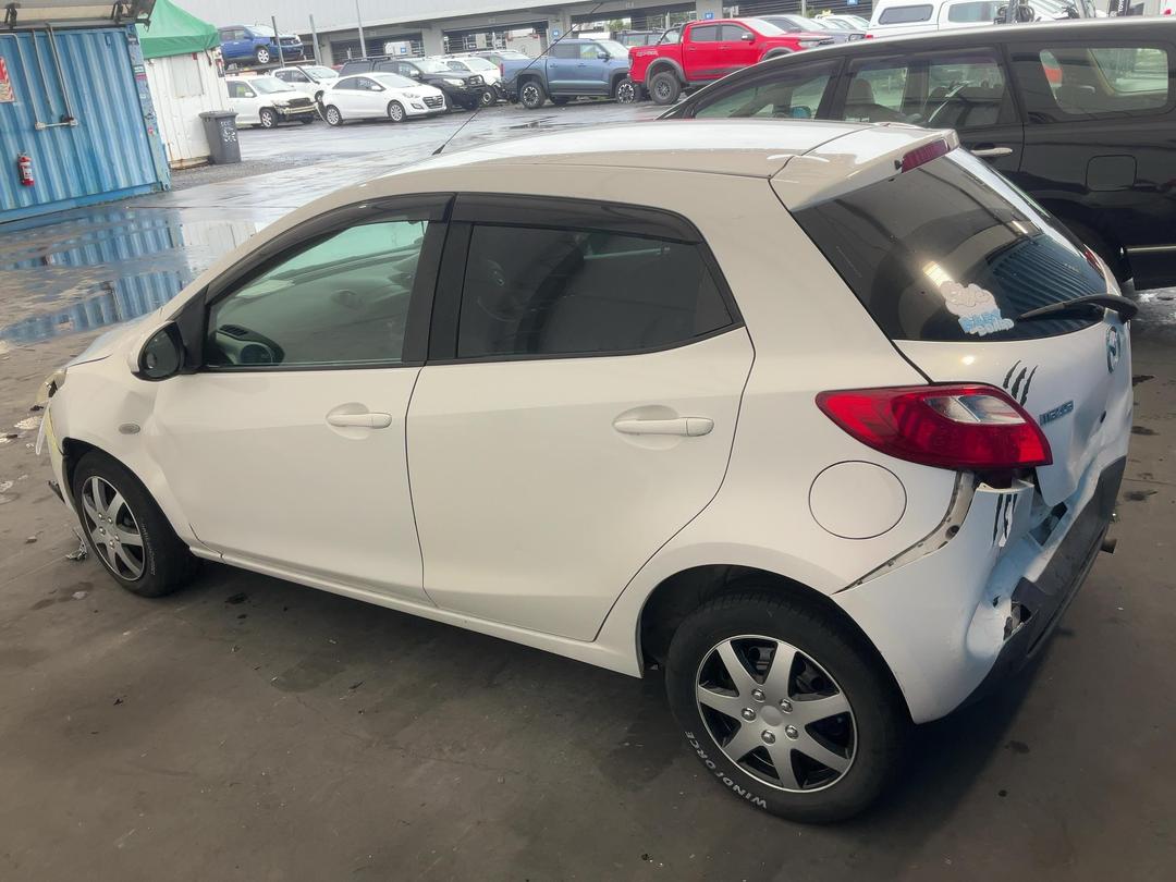 Photo '6' of Mazda Demio Photo '6' of Mazda Demio