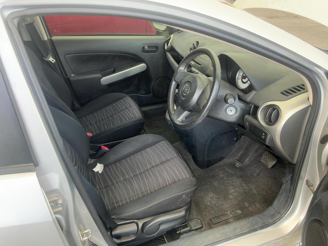 Photo '13' of Mazda Demio Photo '13' of Mazda Demio