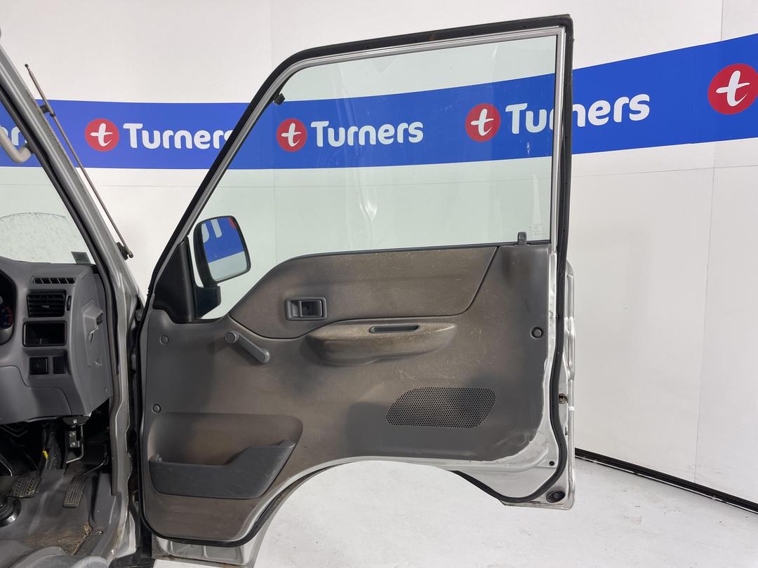 Photo '13' of Mazda E1800 SWB EGI