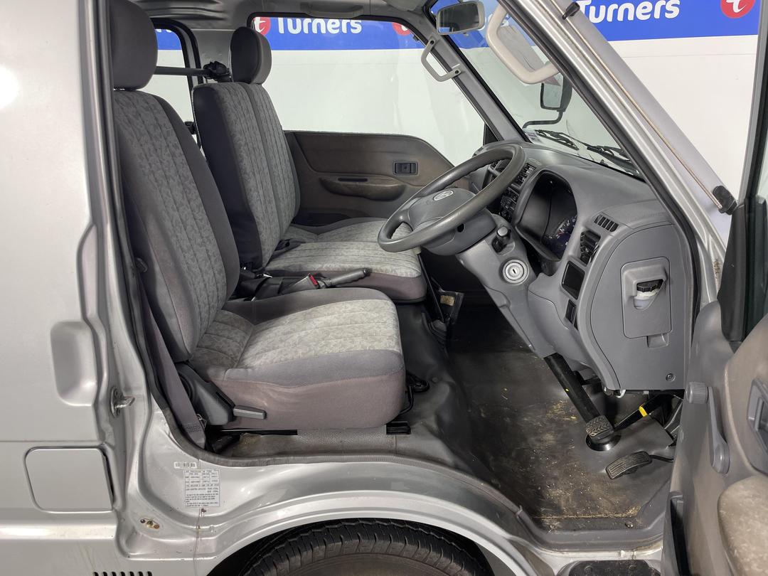 Photo '14' of Mazda E1800 SWB EGI