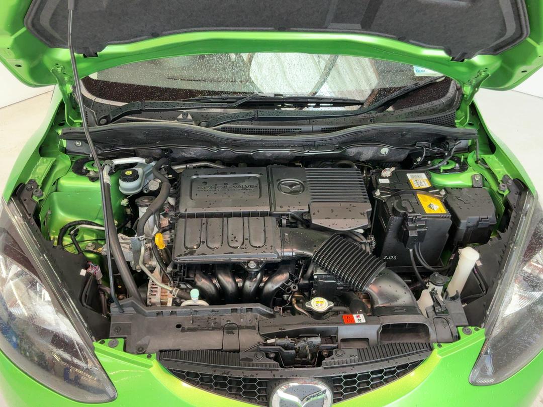 Photo '13' of Mazda Mazda2