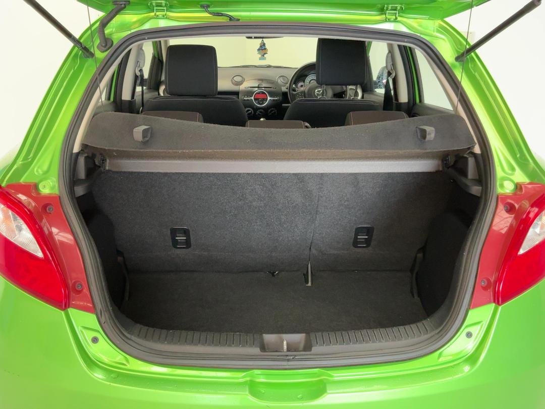 Photo '14' of Mazda Mazda2