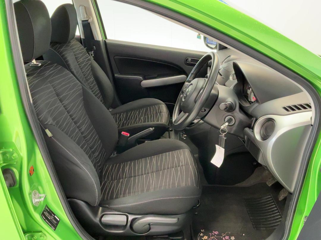 Photo '16' of Mazda Mazda2