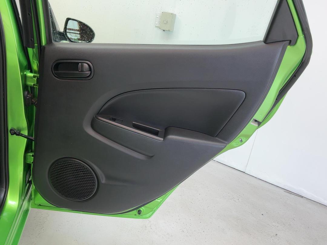 Photo '19' of Mazda Mazda2