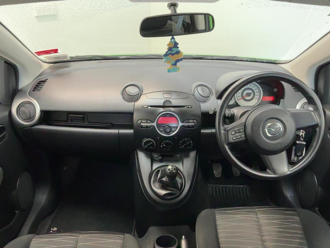 Photo '17' of Mazda Mazda2